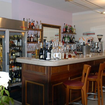 Locanda Da Vittorio マネルバ・デル・ガルダ エクステリア 写真